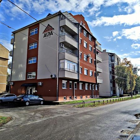 Apartman Espresso Sa Parkingom Sremska Mitrovica Exteriör bild
