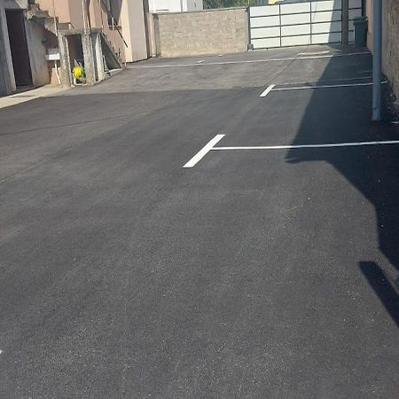 Apartman Espresso Sa Parkingom Sremska Mitrovica Exteriör bild