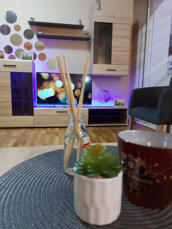 Apartman Espresso Sa Parkingom Sremska Mitrovica Exteriör bild