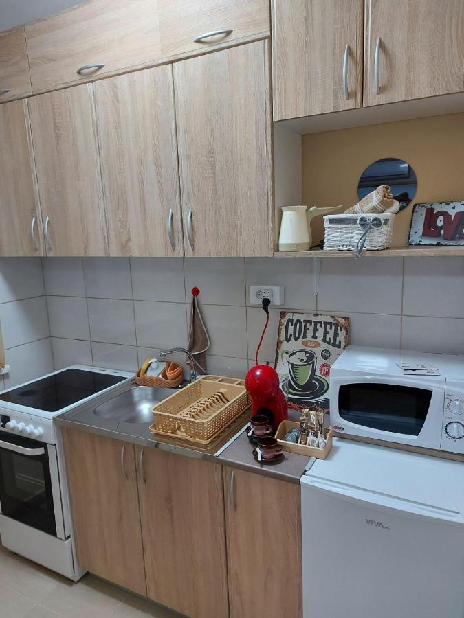 Apartman Espresso Sa Parkingom Sremska Mitrovica Exteriör bild