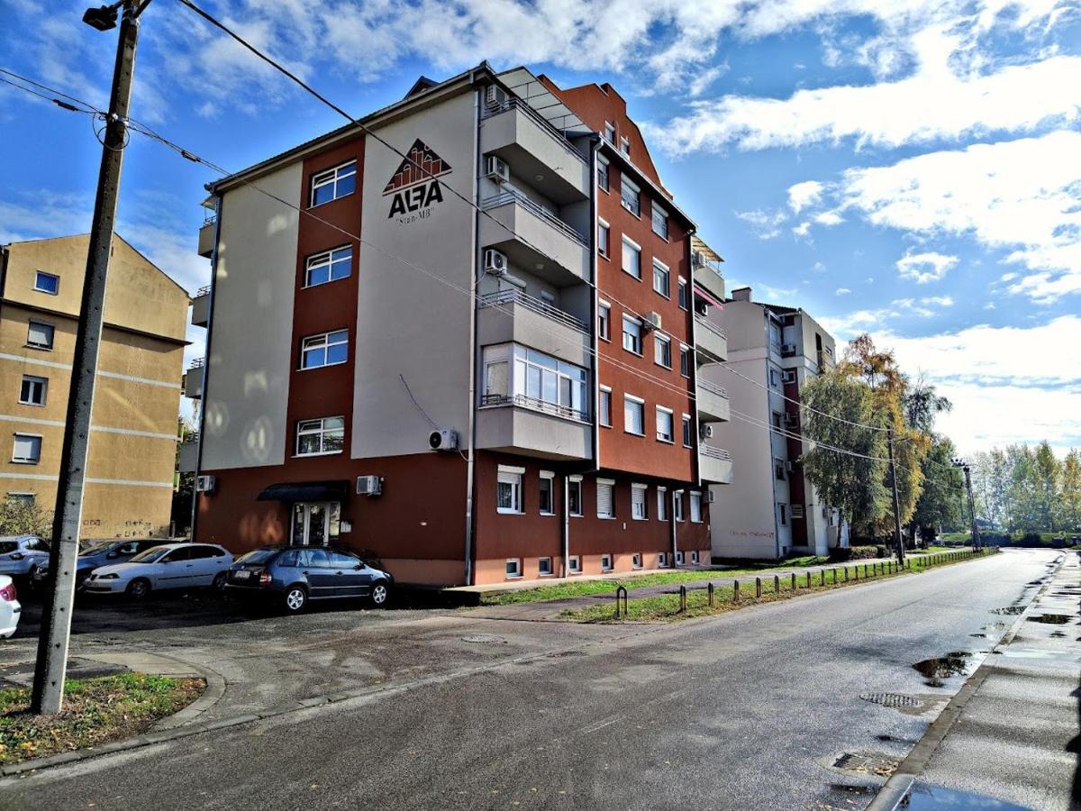 Apartman Espresso Sa Parkingom Sremska Mitrovica Exteriör bild