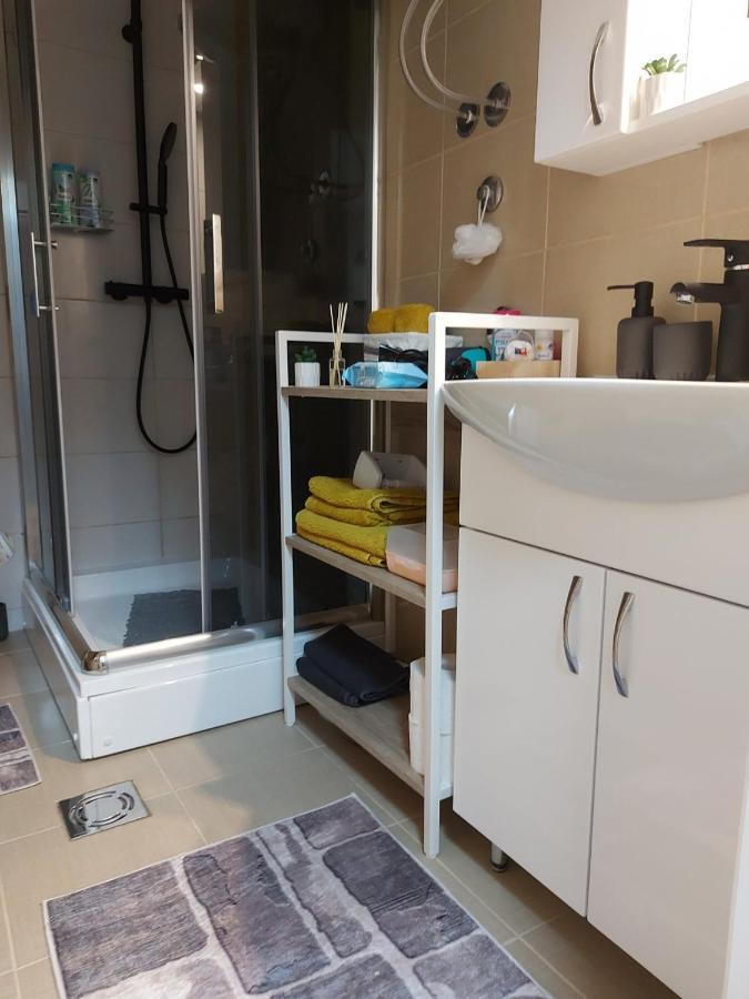 Apartman Espresso Sa Parkingom Sremska Mitrovica Exteriör bild