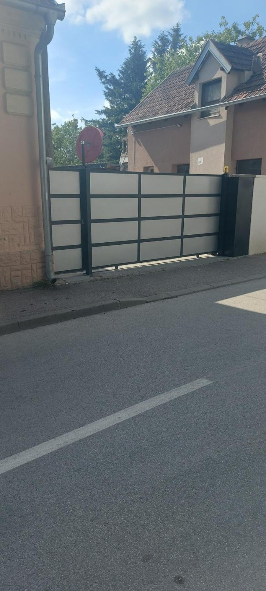 Apartman Espresso Sa Parkingom Sremska Mitrovica Exteriör bild
