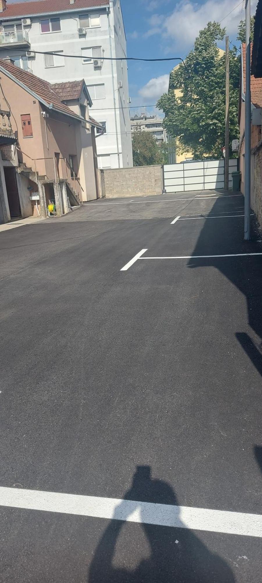 Apartman Espresso Sa Parkingom Sremska Mitrovica Exteriör bild
